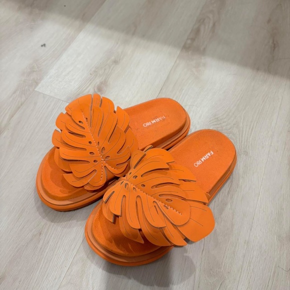 Farm Rio Slides - Picture 2 of 2